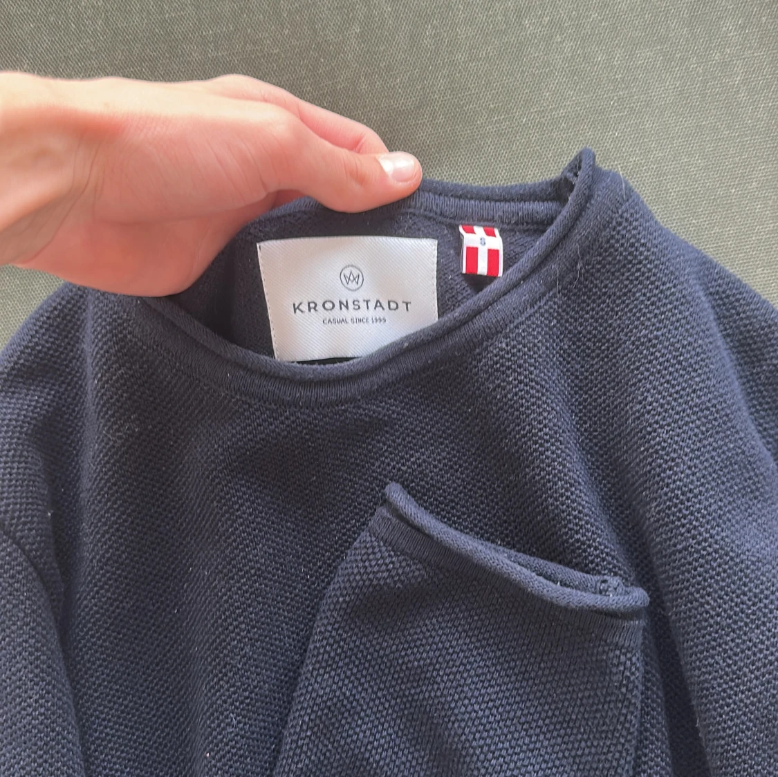 Mörkblå stickad tröja från Kronstadt - 3