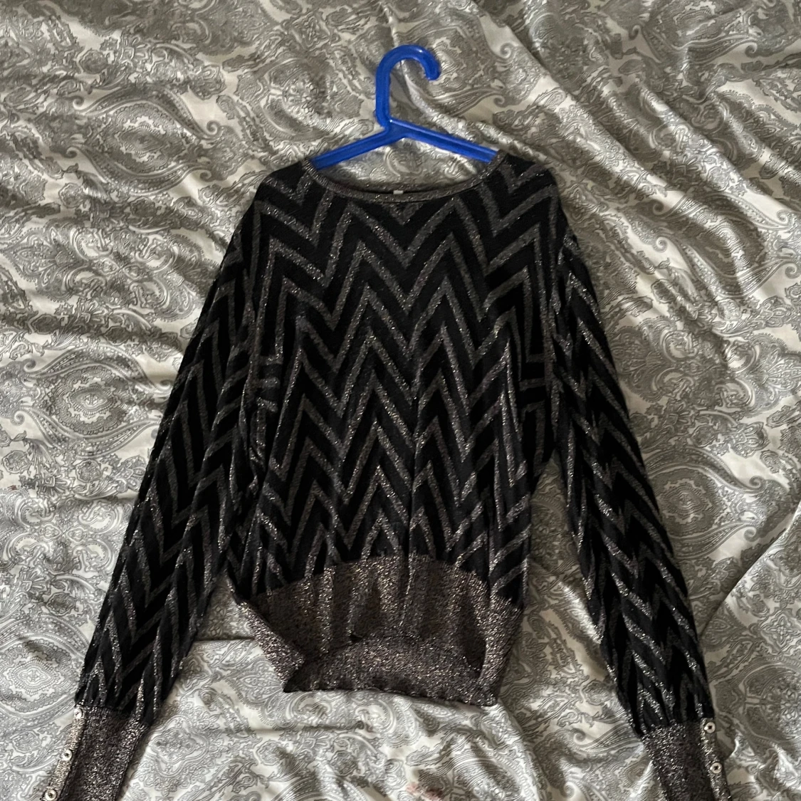 Stickad randig glittrande tröja från only