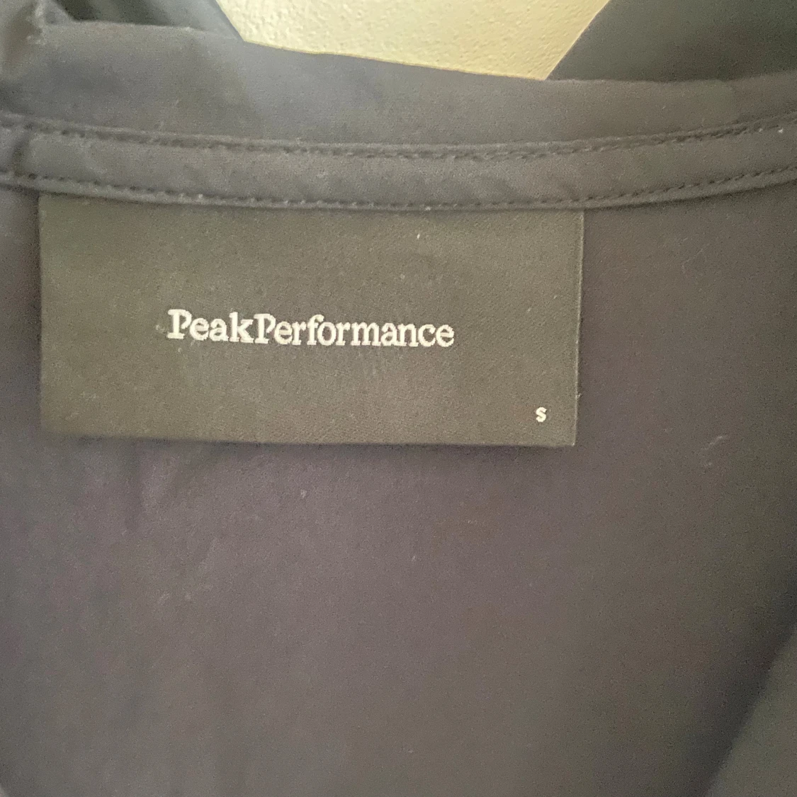 Svart vindjacka Peak Performance  - 2