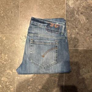 Dondup jeans - Dondup George i nyskick! || extremt snygg tvätt || Strlk 35 || kan gå ner i pris vid snabb affär || Bara att skriva vid frågor och funderingar!