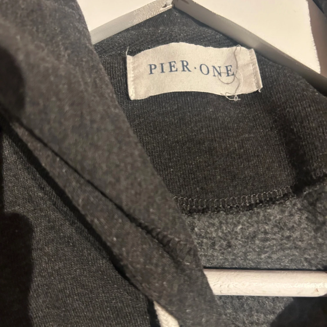 Mörkgrå hoodie med dragkedja Pier One - 2