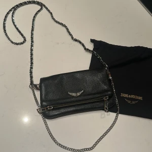 Svart axelväska Zadig & Voltaire skinn - Säljer en klassisk Zadig &  Voltaire. Har ej kvitto men har  dust bagen kvar. Köpte den för 2 700 (säljer för 1 100kr)