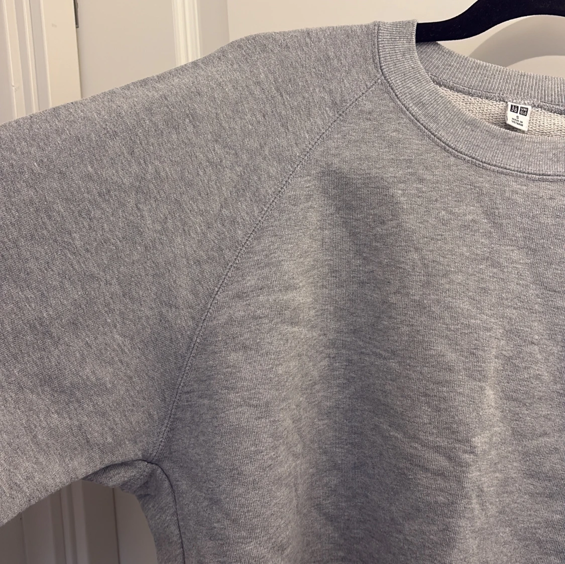 Grå sweatshirt från Uniqlo - 1