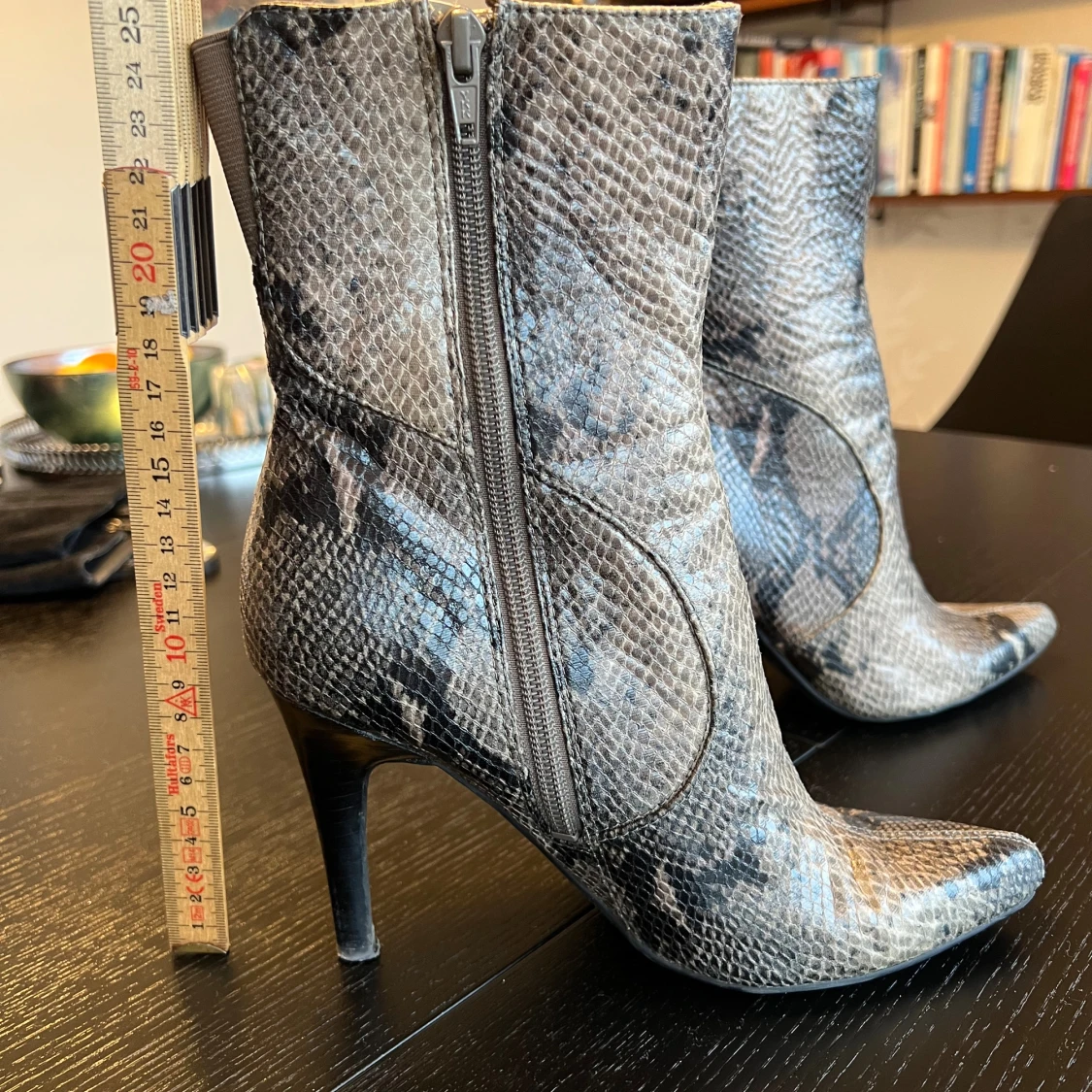 Nine West boots med ormskinnsmönster och klack - 3