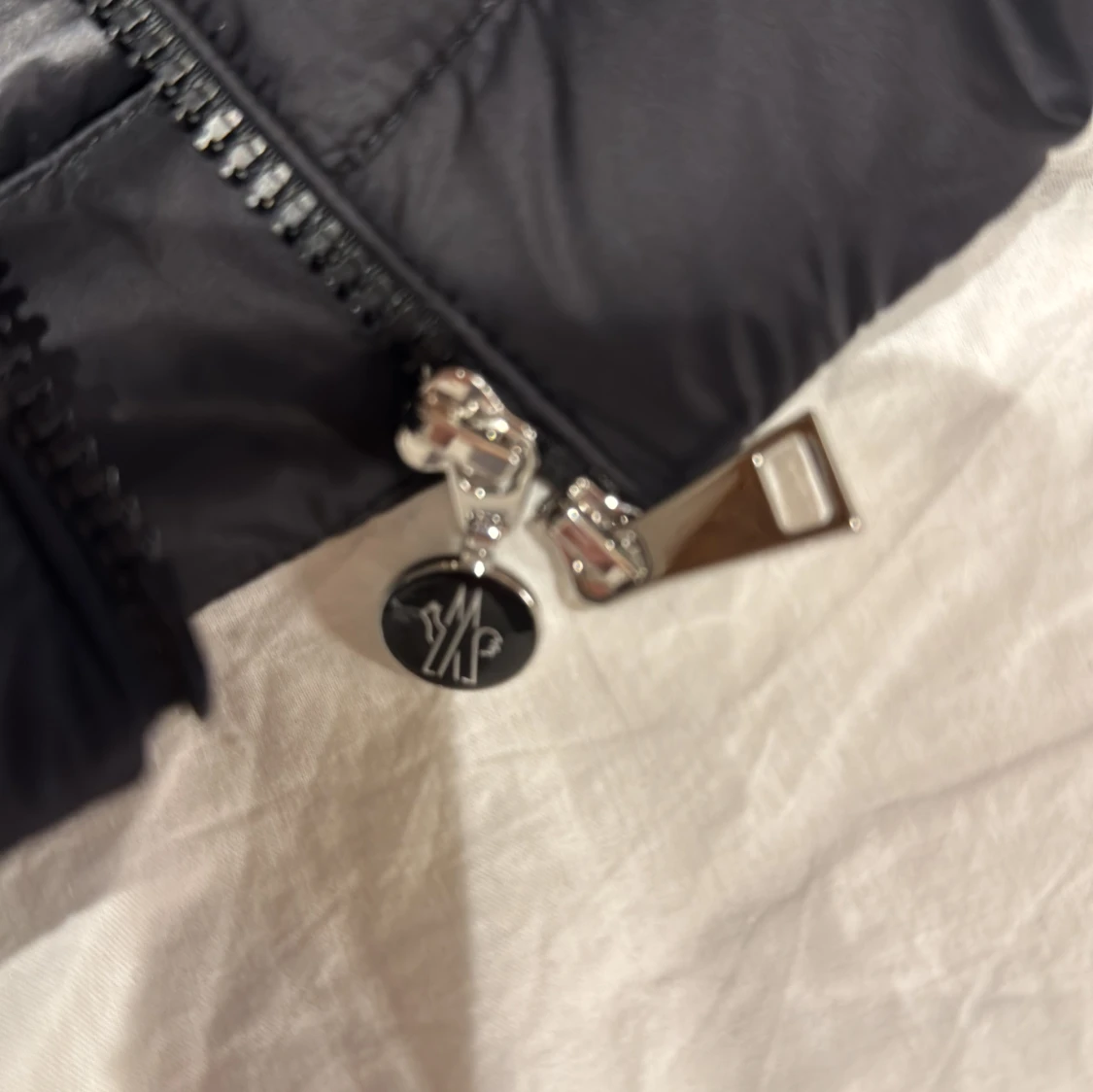 Svart dunväst från Moncler - 4