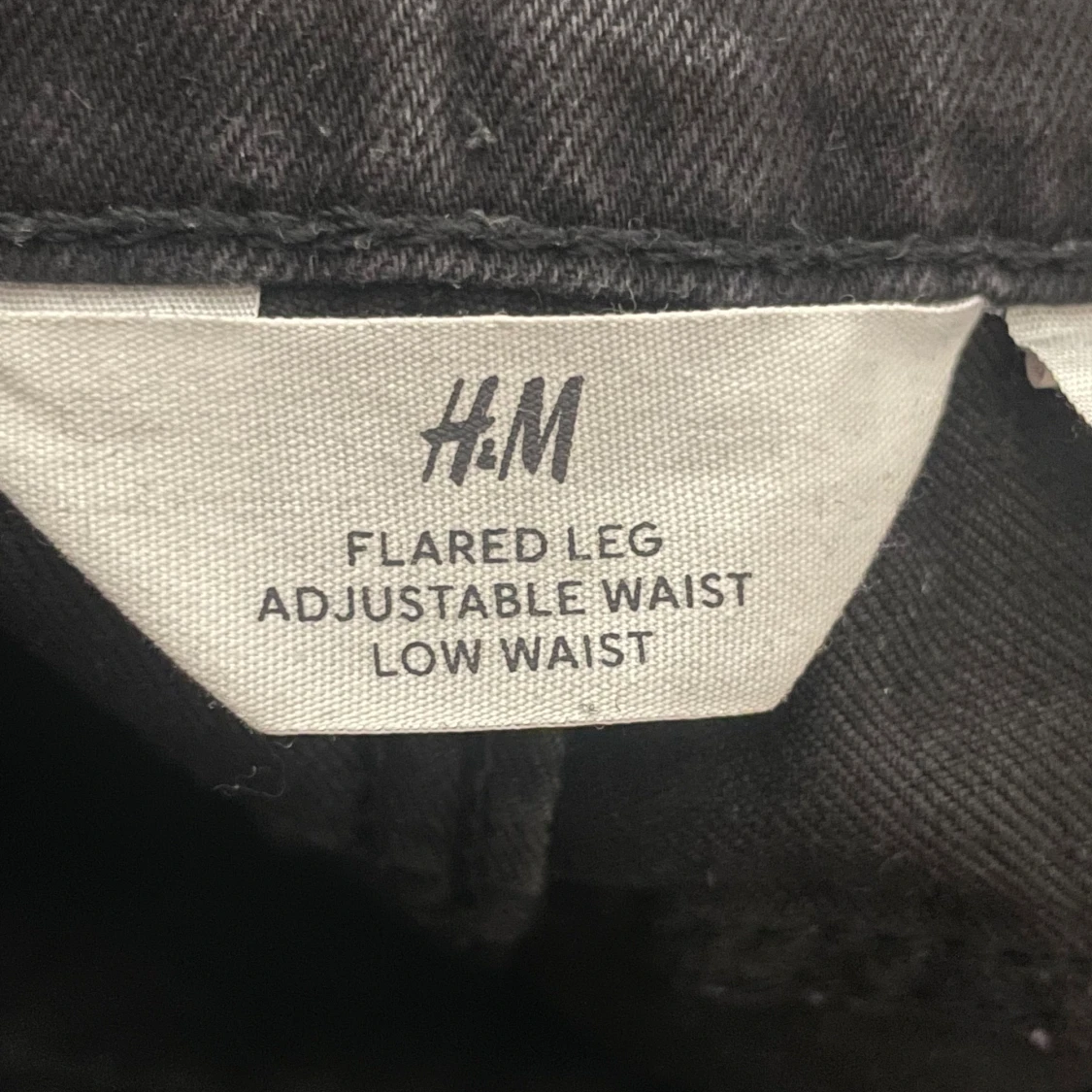 Svarta bootcut jeans från H&M - 3
