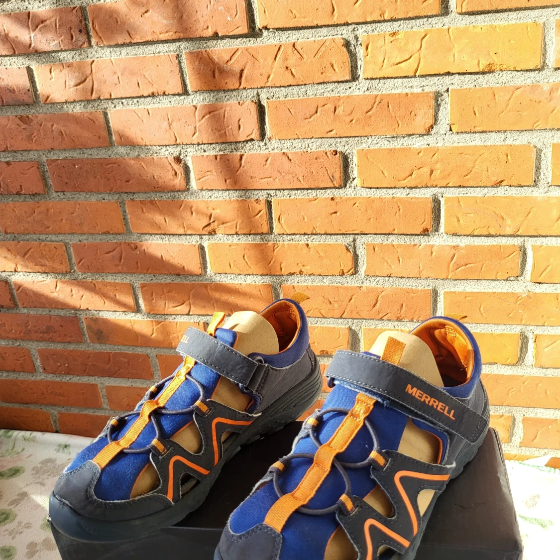 Blå och orange sandaler från Merrell eur 35