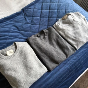 Tröjor (A Day’s March, Burberry, Theory) - Säljer tröjor jag får för lite användning av. A Day’s March: storlek M, ull, 400kr. Theory: storlek S, kashmir, 1000kr. Burberry: storlek S, kashmir, 1600kr. 