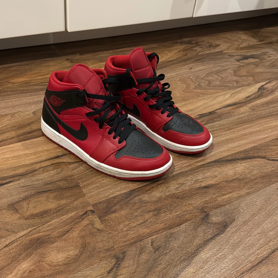 Nike Air Jordan 1 Mid Röd/Svart