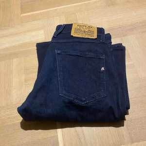 Replay jeans - Jag säljer ett par riktigt snygga Replay jeans🙌 -W30- L32 ||Utmärkt skick😁 ||Kontakta mig om fler frågor😉