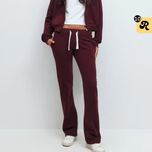 Vinröda mjukisbyxor gina - Vinröda mjukisbyxor mjukisbyxor från gina, köpa för någon månad sen och använd vid få tillfällen. Inga tecken på användning💗