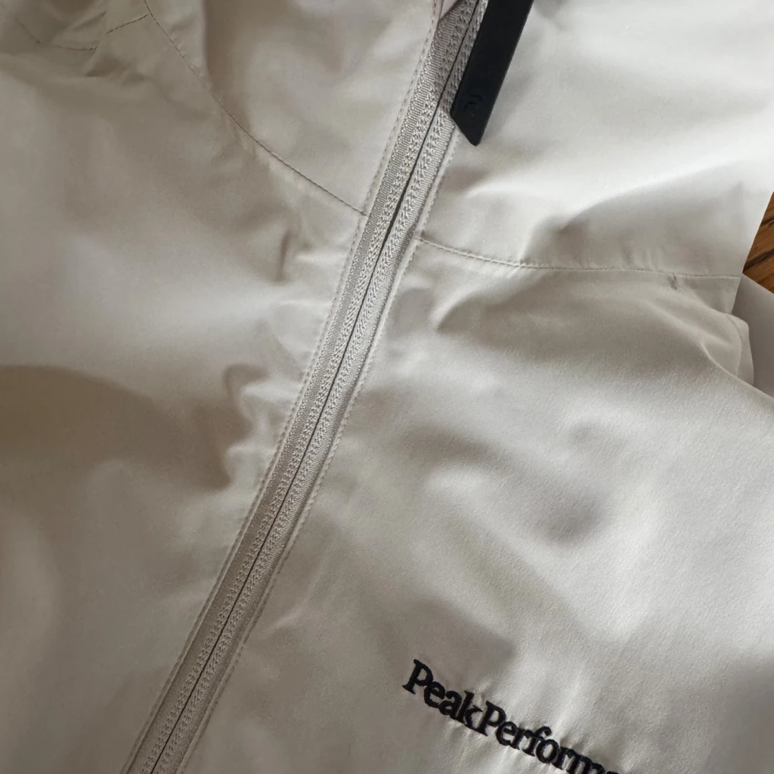 Vit vindjacka Peak Performance L - 1