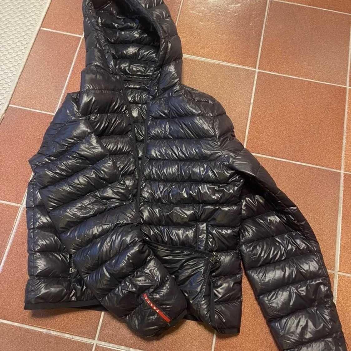 Svart dunjacka med huva från Prada 3 jackor i en! - 4