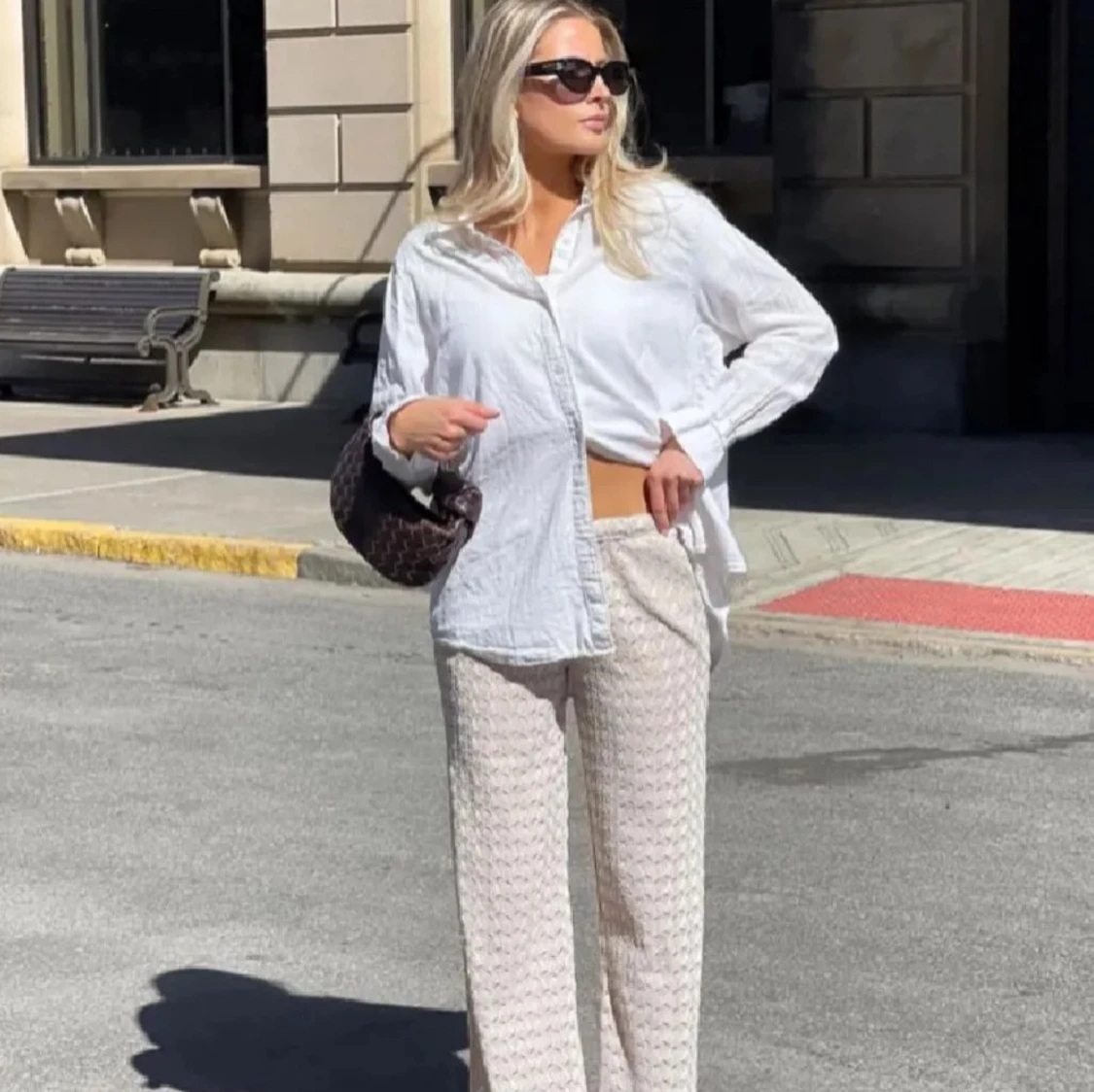 Beige mönstrade byxor Madlady