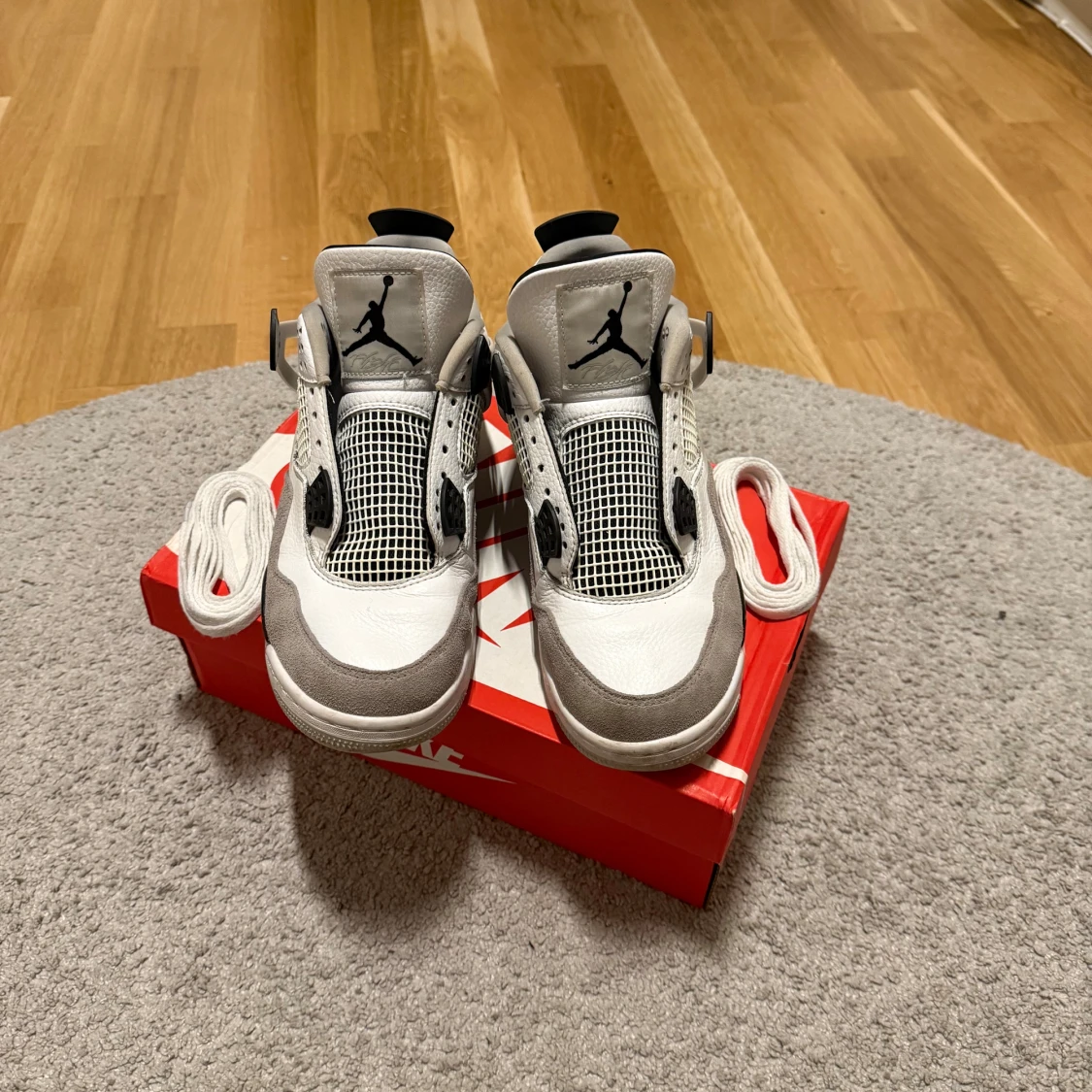 Nike Air Jordan 4 vit/svart/grå