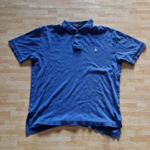 Raulph lauren pike - En riktigt fet polo raulph lauren piké. Riktigt fet att ha på fester och en vanlig dag. Passformen på denna e riktigt bra.