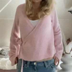 Ljusrosa omlottkofta med knytband - Intressekoll på min fina rosa omlottkofta💓💓💓 helt slutsåld!
