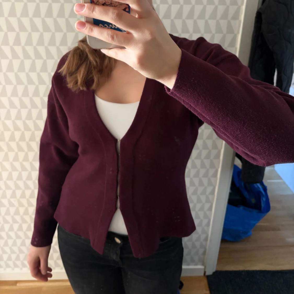 Vinröd kofta med v-ringning - 1