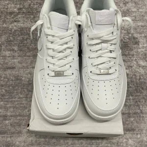 Air Force One  - Helt nya använda en gång och för mycket bra pris och vi kan diskutera priset ifall du vill