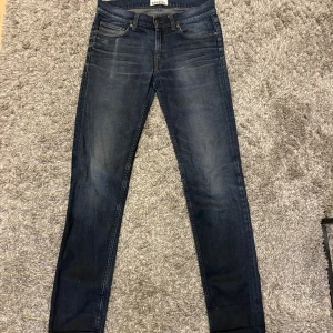 Acne jeans - Mörkblåa Acne studio jeans i storlek w29 l32. Modell slim fit, Ace oreo. Inga defekter.