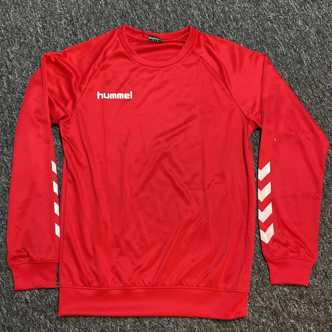 Röd långarmas tröja från Hummel