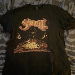 Äkta ghost t shirt - Fåtal användningar då den var fel storlek. Står M men sitter mer som en S 