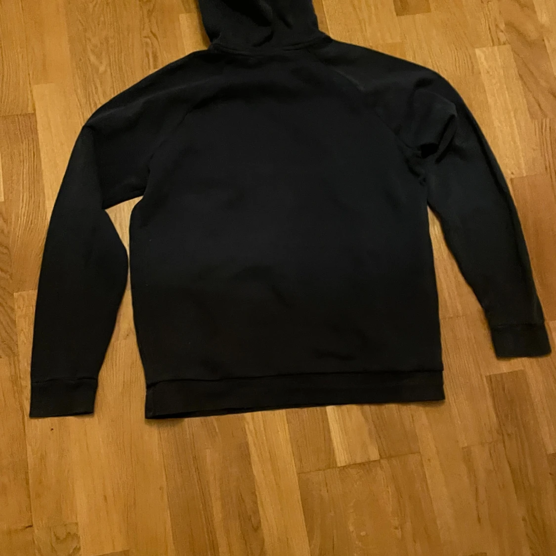Mörkblå hoodie från Under Armour - 1