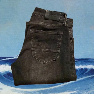 Jack & Jones Jeans - Slim jeans från Jack & Jones, modell  jjglenn/jjfox. Skick:9/10 inprincip nya. Storlek 30x30 men passar 30x32. Hör av er vid funderingar!🙌