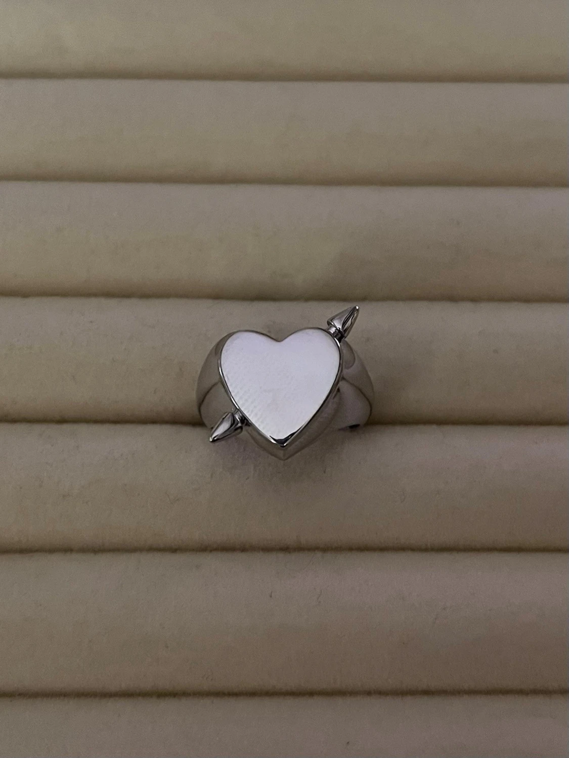Alvaz Essentials ”Heart Arrow Ring” inspirerad ring