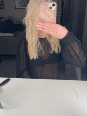 Fin blus från Lindex - Jättefin knappt använd blus