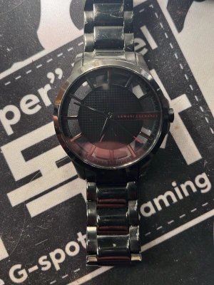 Armani Exchange klocka - Snygg stilren svart klocka från Armani perfekt till din garderob dock utan batteri nypris 2000 men säljer för endast 250 och pris kan diskuteras 