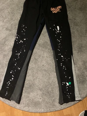 Gallery dept. Sweatpants - Använd fåtal gånger, Mycket bra skick, Stolek M men sitter som S, Passar 168-178, Skriv för fler frågor🔥