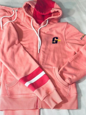 Träningsoverall S  - mjuk träningsoverall , hoodie och byxor, bomull, polyester 