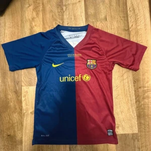 A-copia Barcelona Messi tröja - Storlek 152