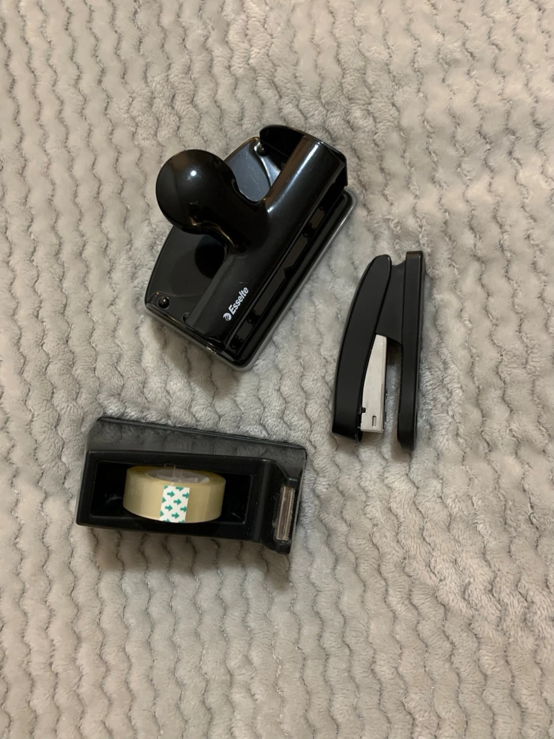 Hålslag, tejprulle, häftapparat och häftborttagare - 5