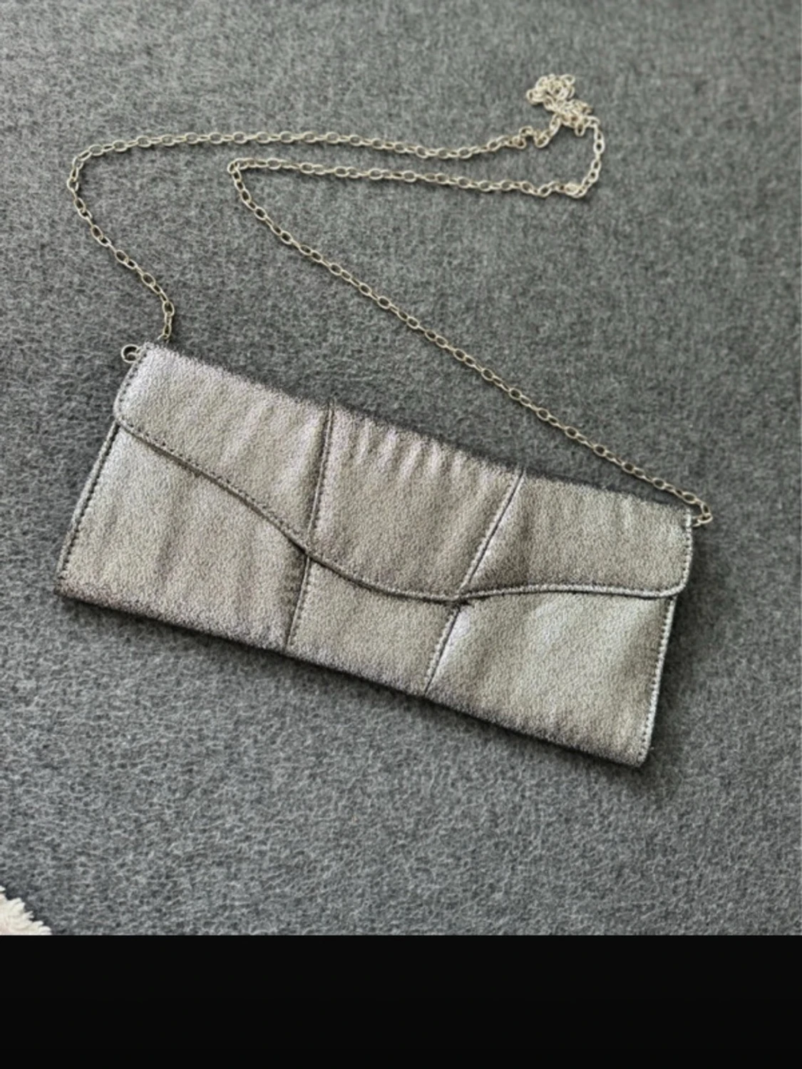 Silvrig kuvertväska med kedja från dipp