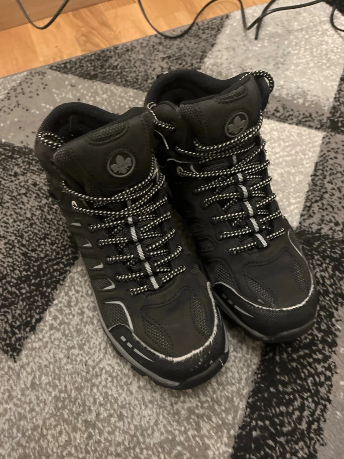 Svarta Rieker skor hiking