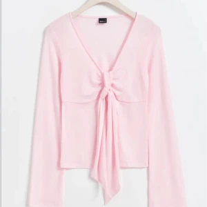 Rosa knyttröja - Säljer denna snygga knyttröja från Gina i strl xxs då den inte har kommit till andvändning Pris kan sänkas 🫶🏻