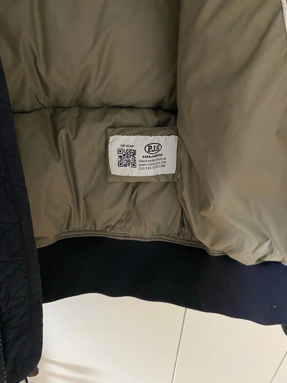 Mörkblå pufferjacka från Parajumpers - 3