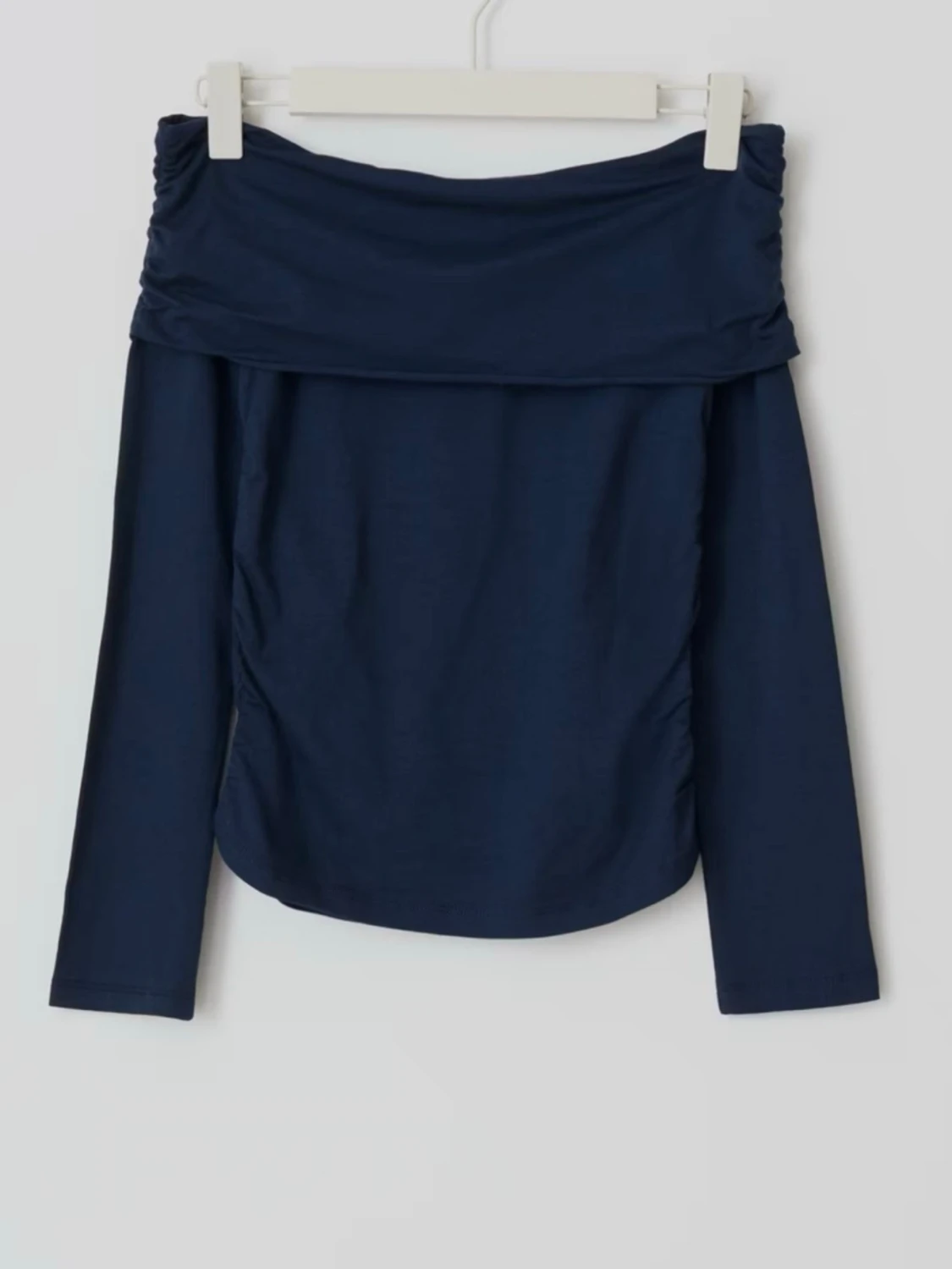 Mörkblå shoulder-off tröja - 1