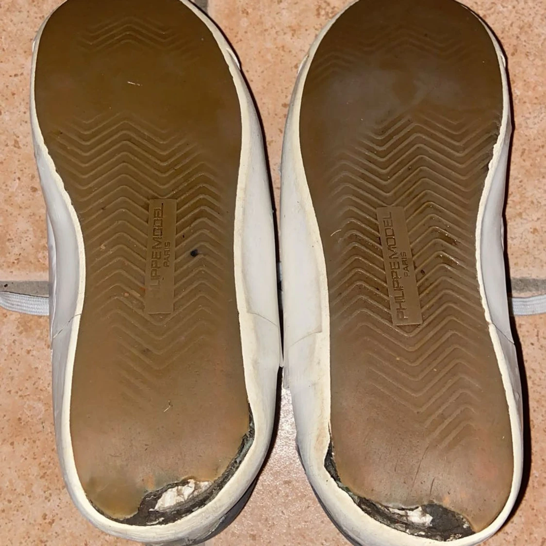 Philippe Model vita sneakers med grå detaljer - 2