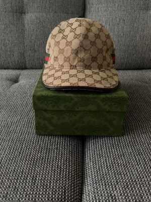 Gucci keps beige  - Säljer nu Gucci keps som är riktigt trendigt‼️