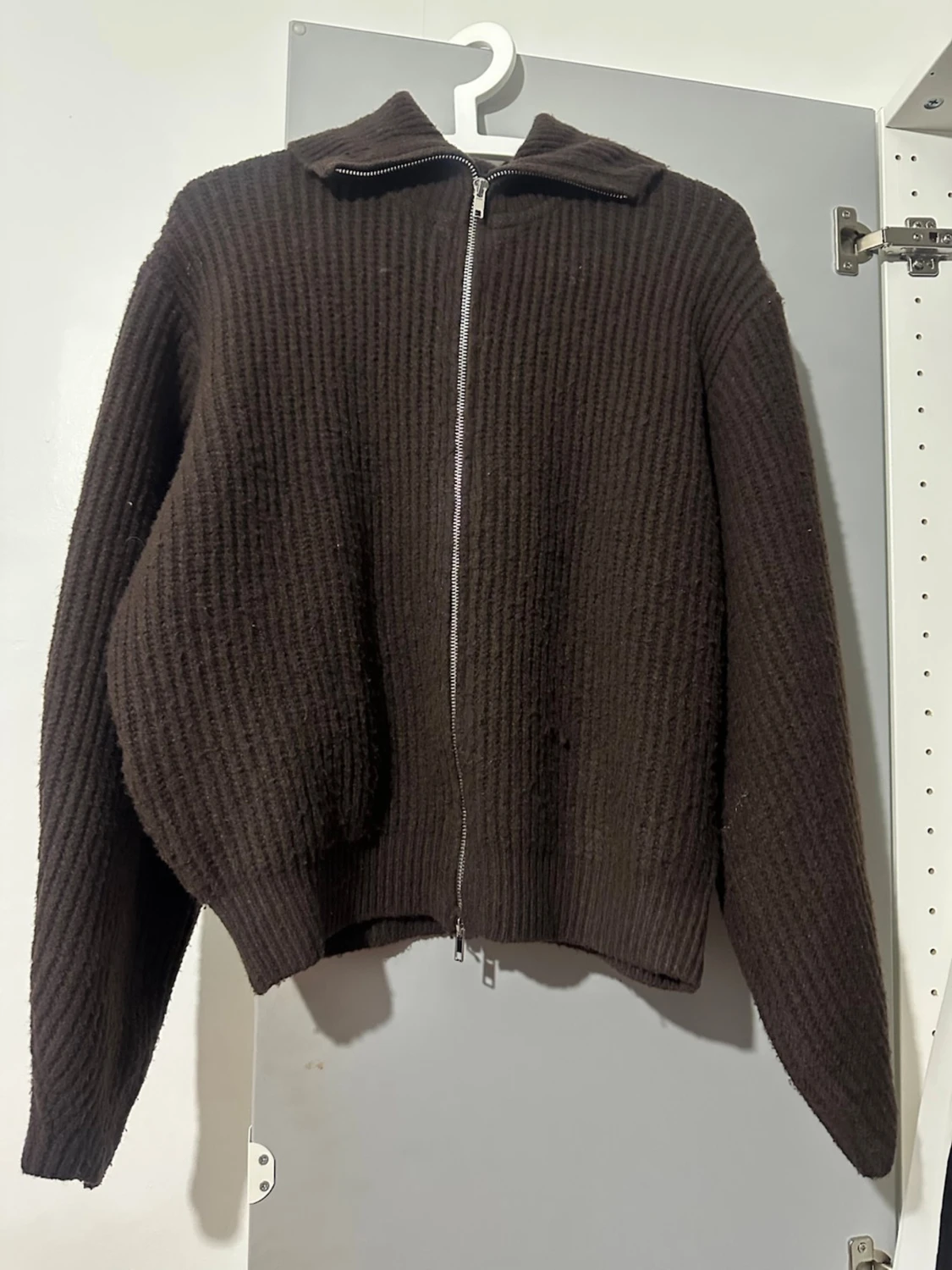 Mörkbrun stickad kofta från Bik Bok - 1