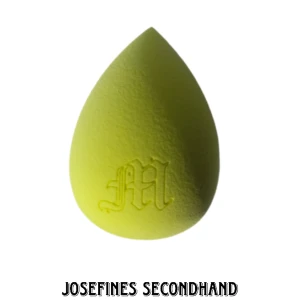 Beauty blender - Ny och oanvänd beauty sponge från Made By Mitchell köpt på Beauty Bay. Ordinarie pris 85 kr. Skickas med brev, frakt 15 kr. Gratis frakt vid köp av 3 eller fler sminkgrejer/accessoarer