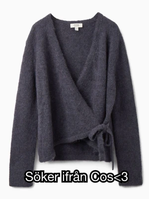 SÖKER FRÅN COS<3 - Söker denna långärmade tröjan från COS i Storlek S , hade varit ytterst tacksam om någon ville sälja<3 Pris kan diskuteras<3
