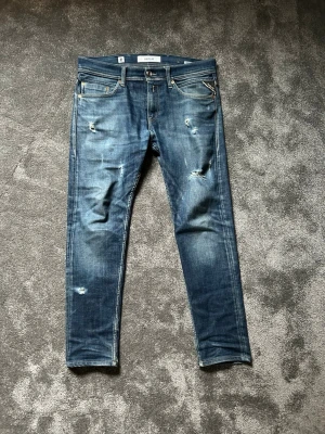 Jeans - Riktigt feta Replay jeans || midja ca 43cm || längd ca 95cm ||  hör av dig vid frågor eller funderingar || 