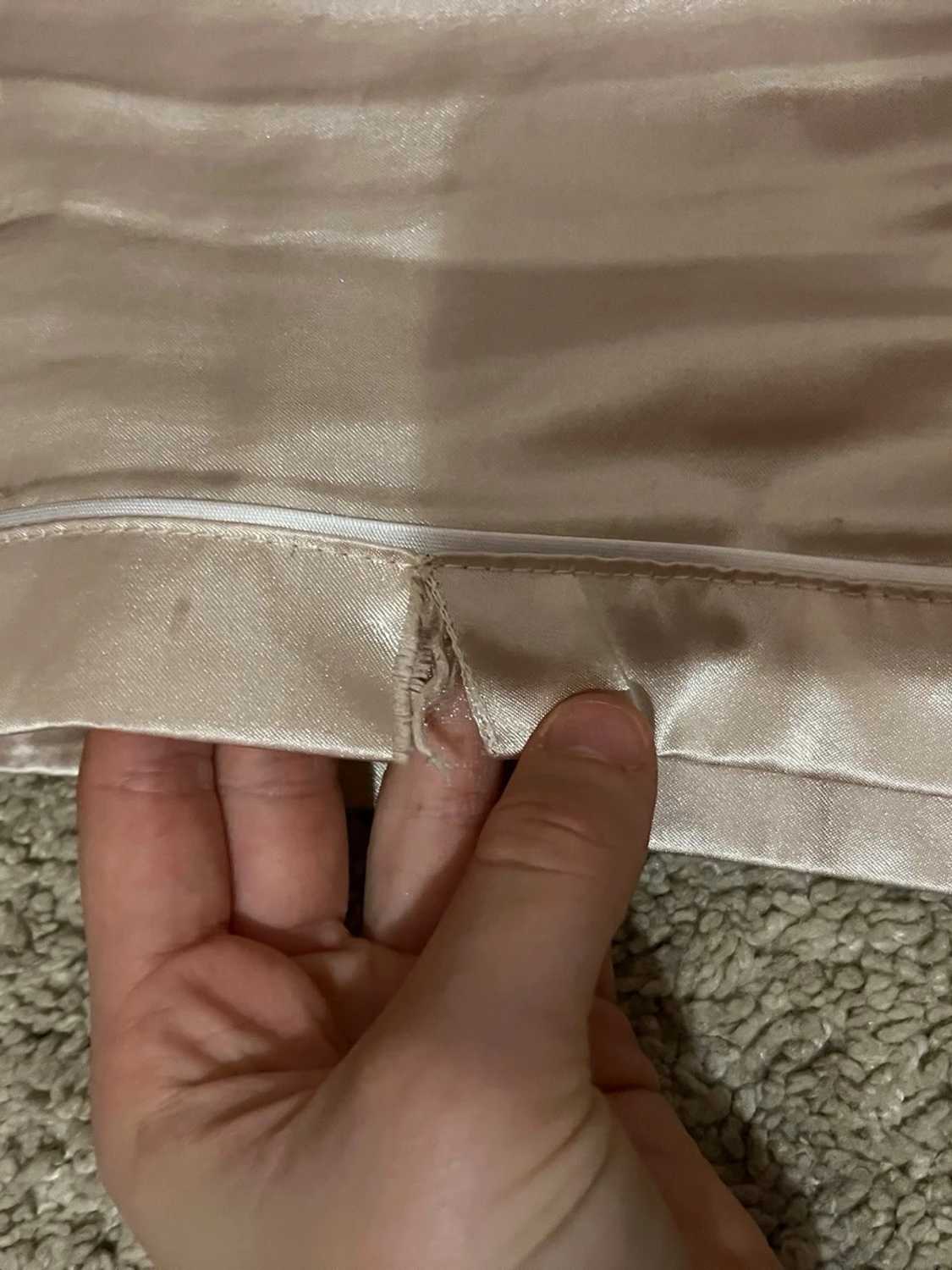 Ljusbeige sovshorts i satin - 2