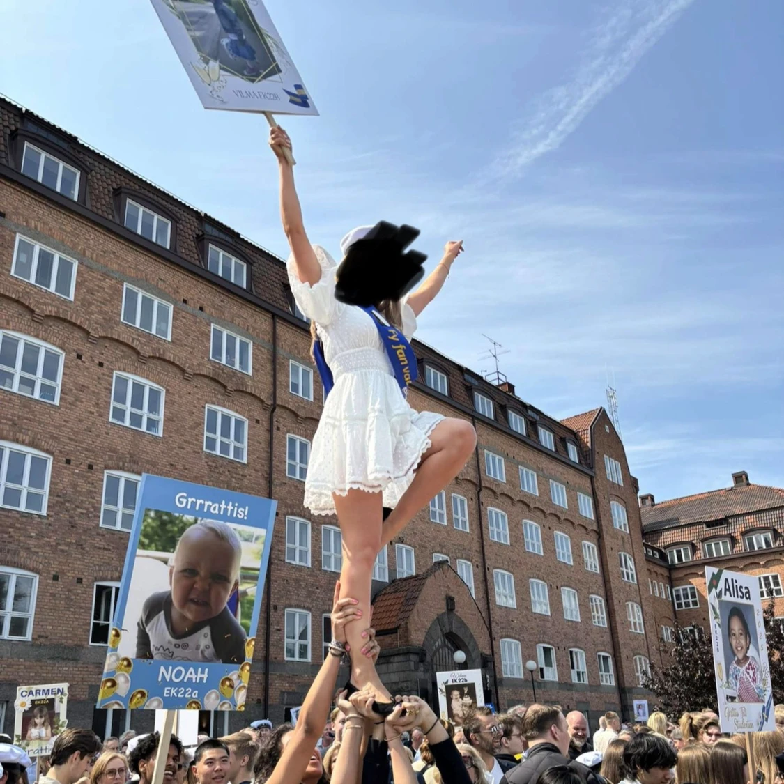 Vit kort klänning med puffärmar - 2