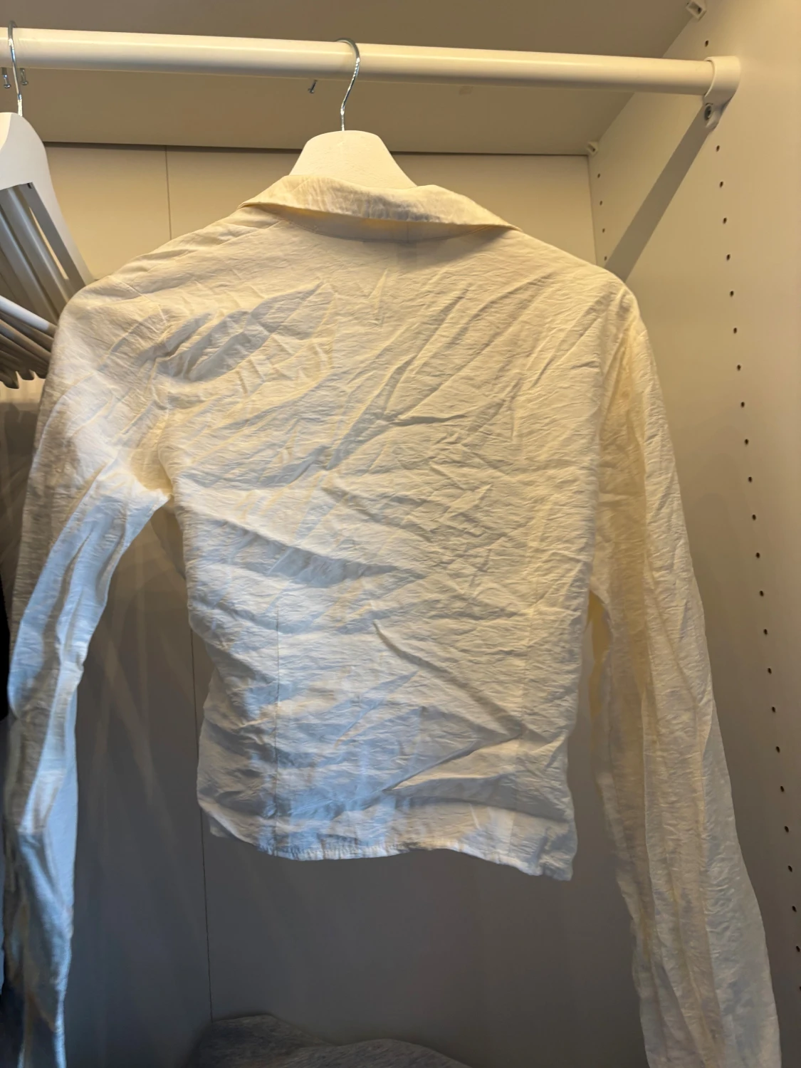 Vit omlottblus med knyt från H&M - 2