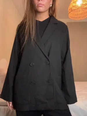 Blazer - Jättesnygg och stilren svart blazer, oversized modell 🫶🏽🫶🏽